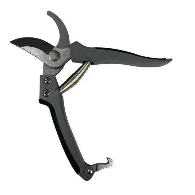 Order a Our 8 bypass pruners offer a clean cut to avoid bruising the stem allowing a precise pruning experience.